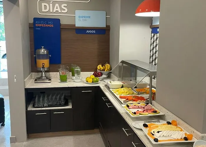 Express Ciudad De Condesa By Ihg Hotel