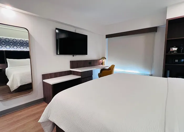 Express Ciudad De Condesa By Ihg