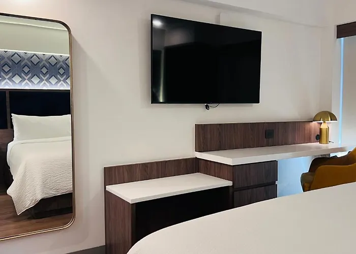 Express Ciudad De Condesa By Ihg