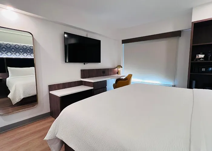 Express Ciudad De Condesa By Ihg