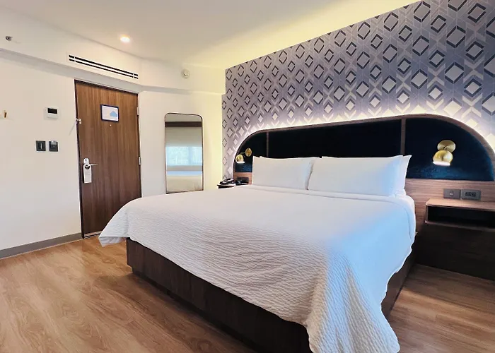 Express Ciudad De Condesa By Ihg Hotel